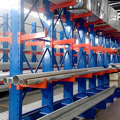 Sistema de estantes cantilever para cargas pesadas