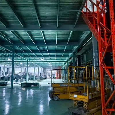 Sistema de estrutura de mezanino para armazenamento de armazém